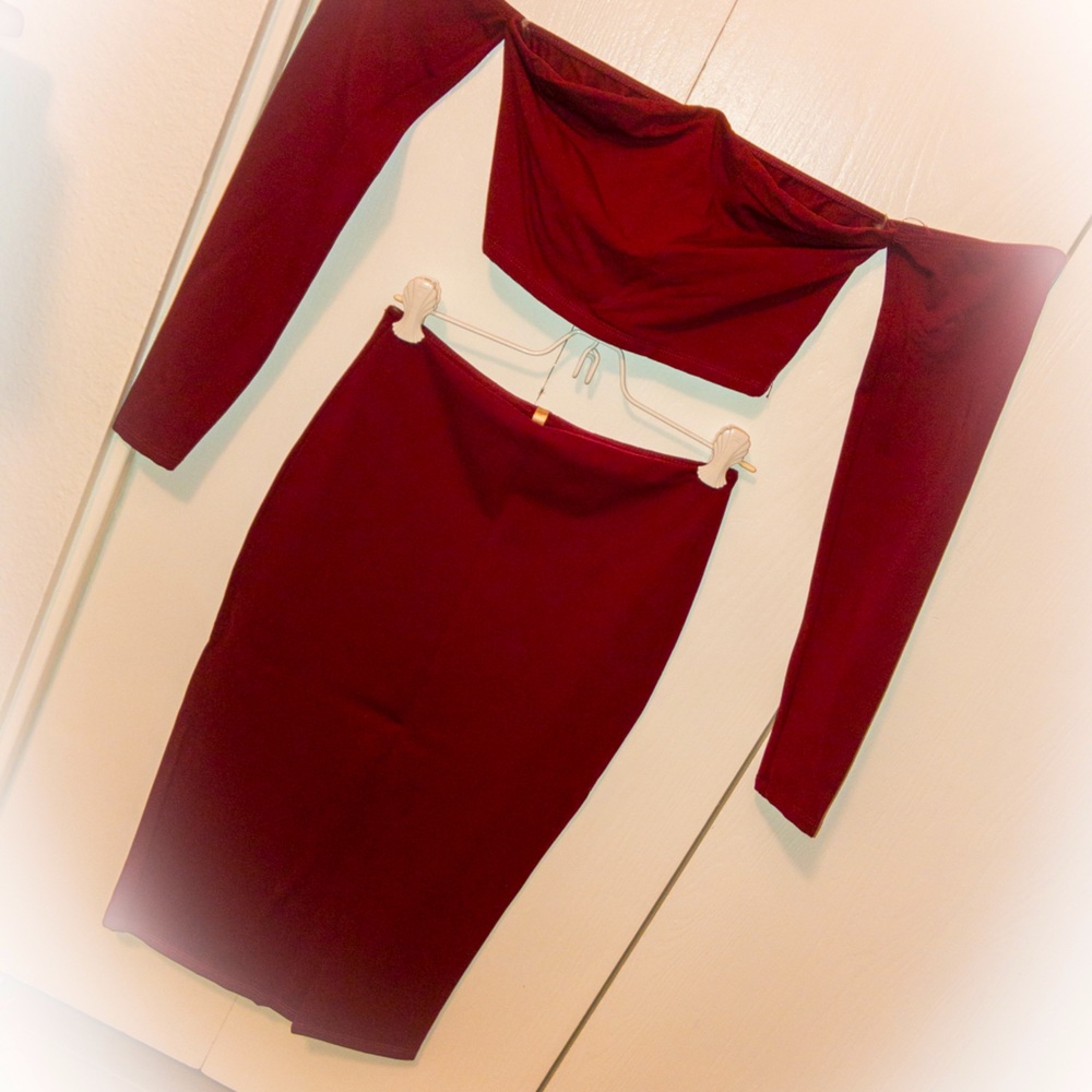 NEW burgundy wine set!